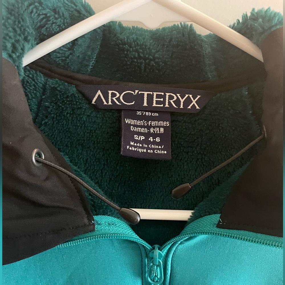 Arc'teryx Women's Green Winter Jacket size small - Picture 3 of 10